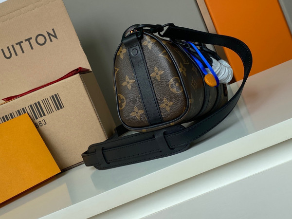 l0*is V*t0n keepall xs