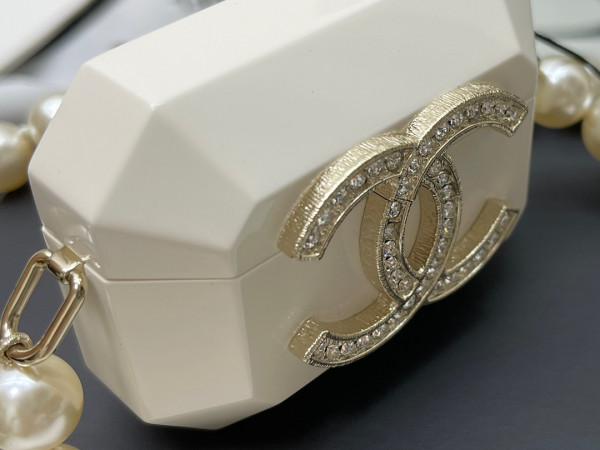 CL AIRPODS CASE PRO NECKLACE