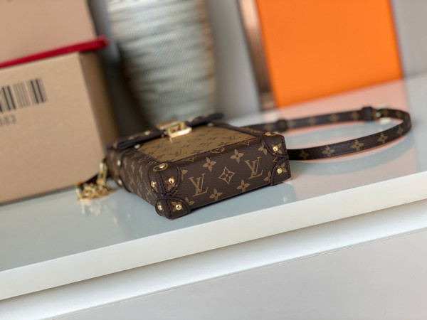 l0*is V*t0n vertical trunk pochette