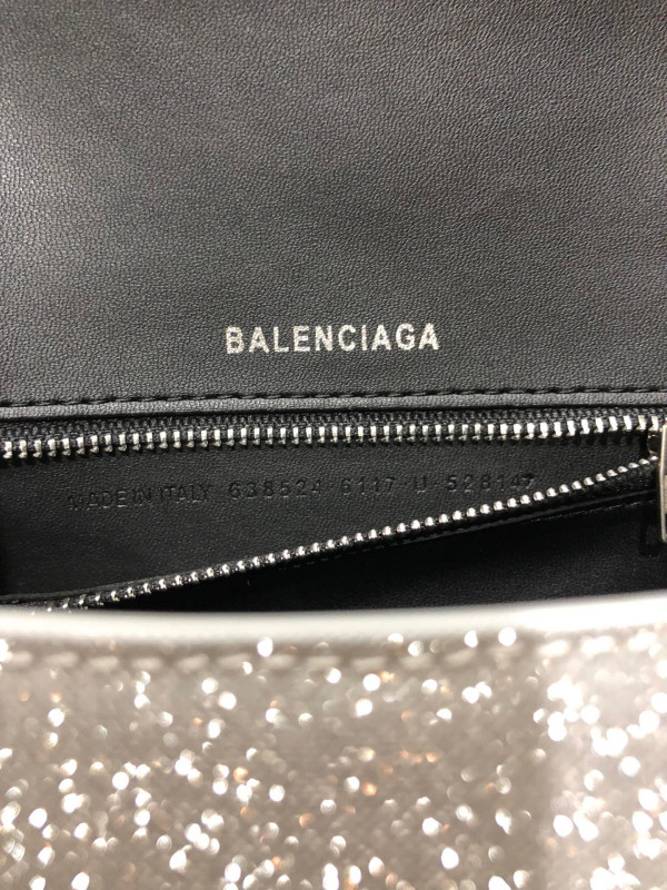 Ba*len*cia*ga hourglass