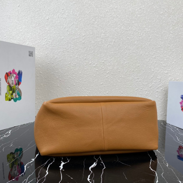 Pra*a leather tote