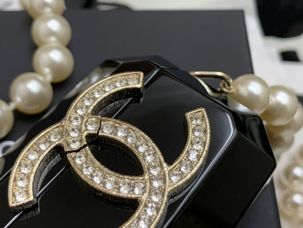 CL AIRPODS CASE PRO NECKLACE