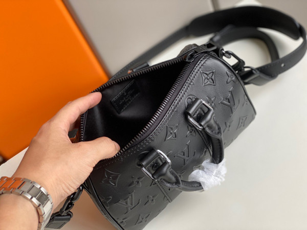 l0*is V*t0n keepall xs