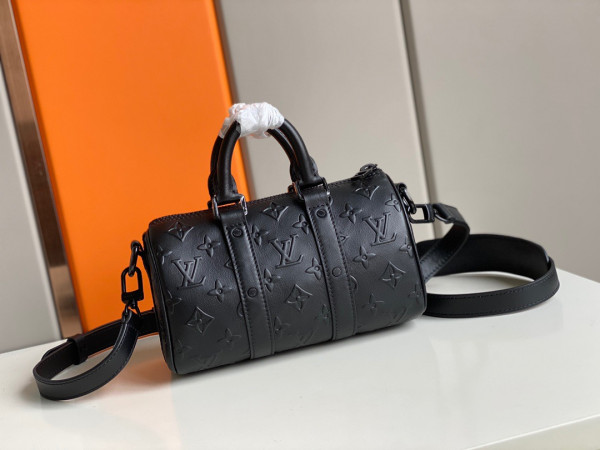 l0*is V*t0n keepall xs