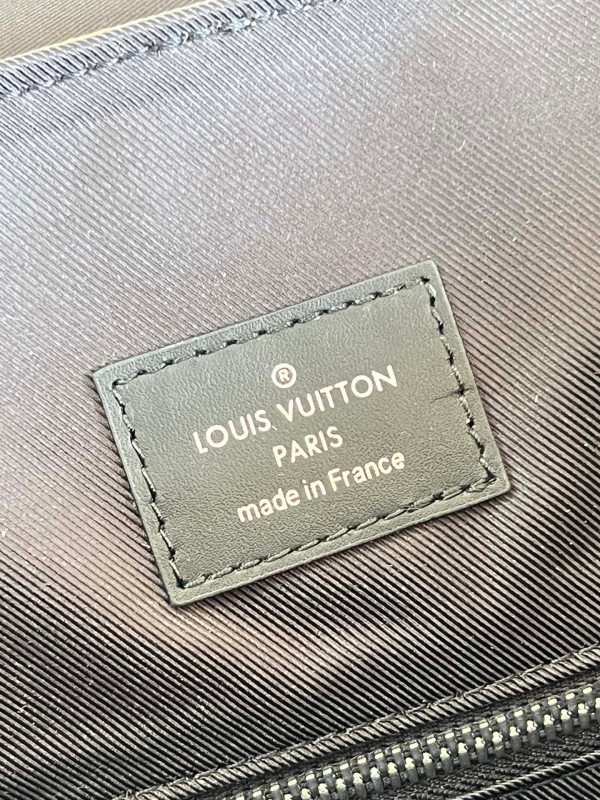 l0*is V*t0n christopher backpack