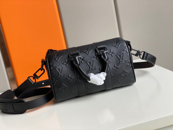 l0*is V*t0n keepall xs