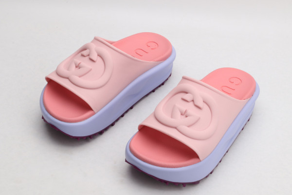 G*u*i slide with interlocking g