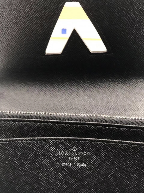 l0*is V*t0n twist wallet