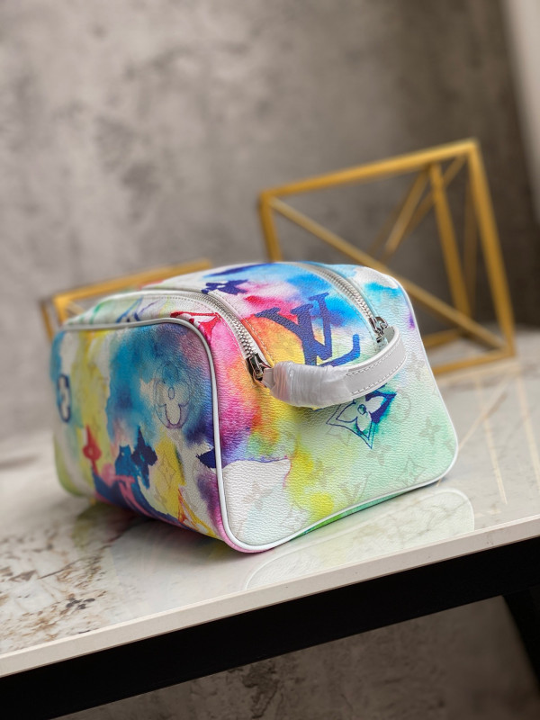l0*is V*t0n toilet dopp pouch