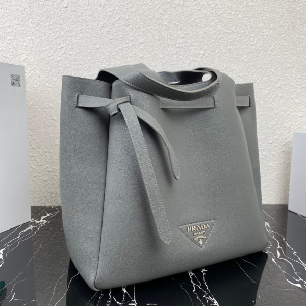 Pra*a leather tote