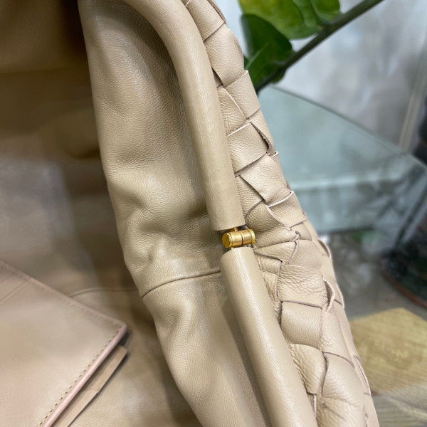 bo*te*ga Ve*ne*ta pouch