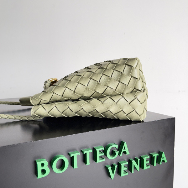 bo*te*ga Ve*ne*ta medium andiamo