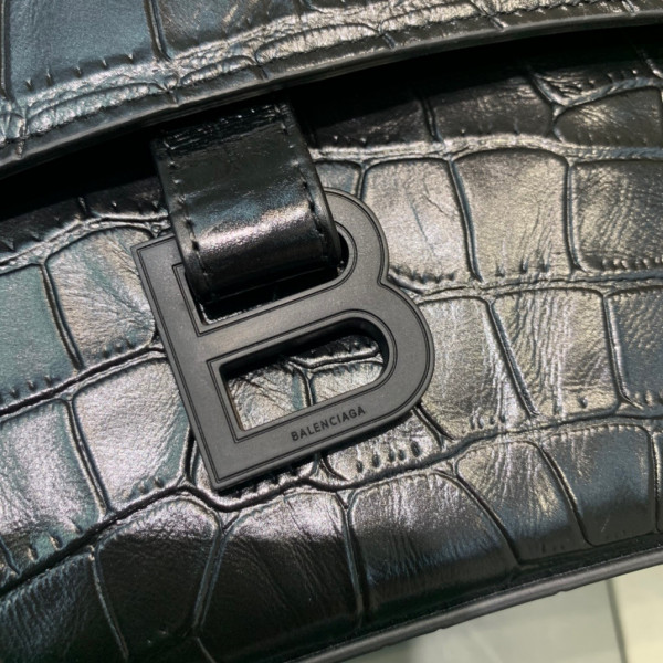 Ba*len*cia*ga downtown medium shoulder bag