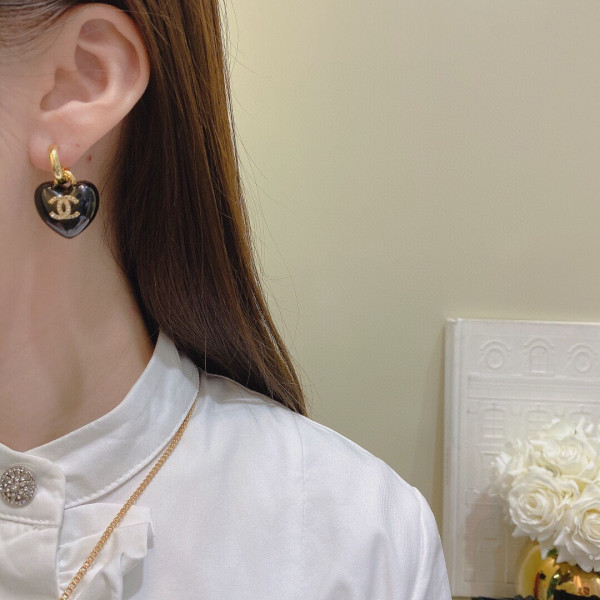 CL EARRINGS
