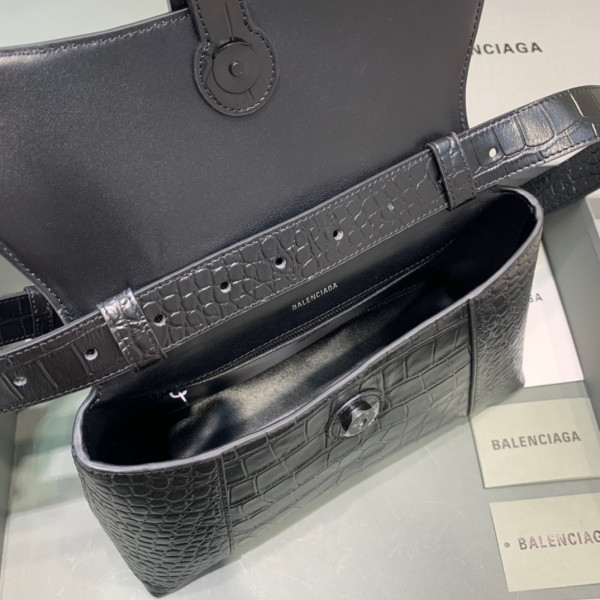 Ba*len*cia*ga downtown medium shoulder bag