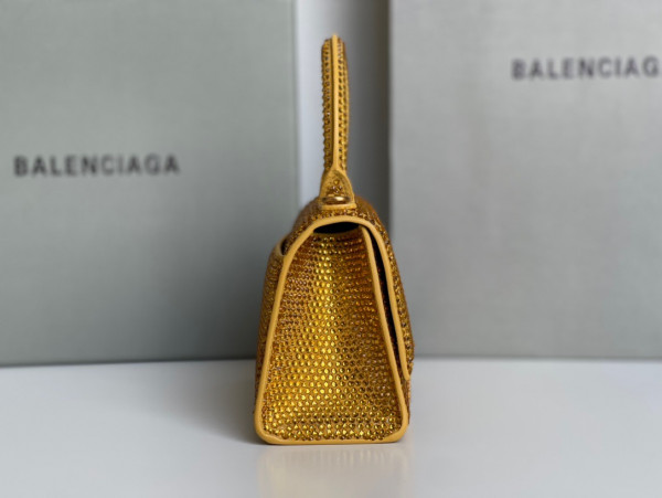 Ba*len*cia*ga hourglass