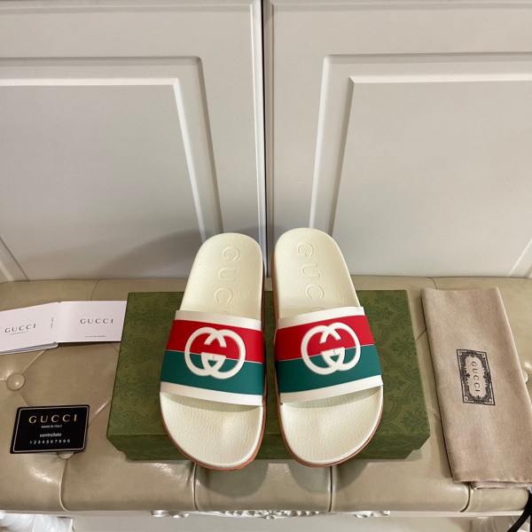 G*u*i interlocking g slide sandal