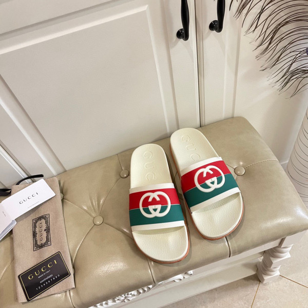 G*u*i interlocking g slide sandal