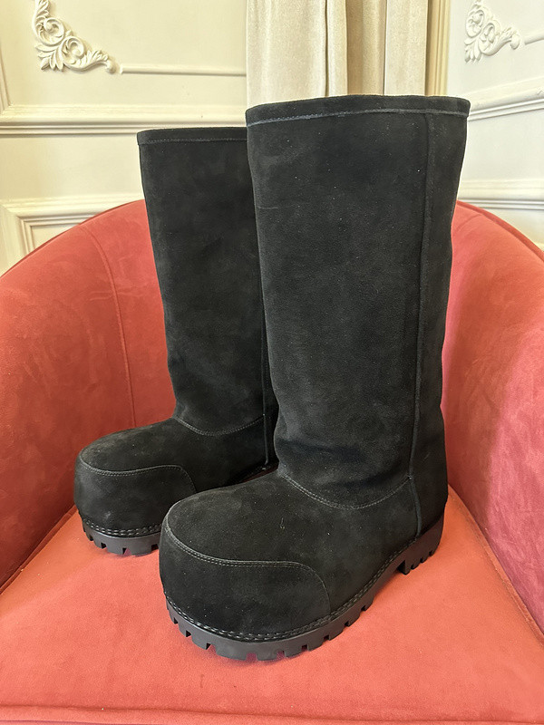 Ba*len*cia*ga alaska high boots