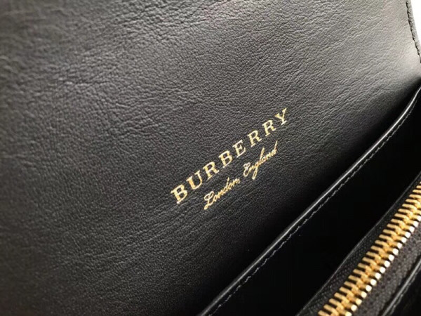 B**rry the buckle