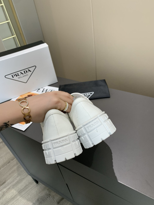 Pra*a  sneakers