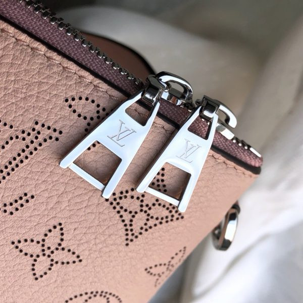 l0*is V*t0n haumea bag