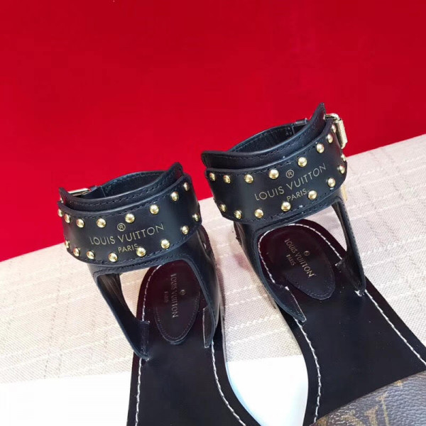 l0*is V*t0n sandal