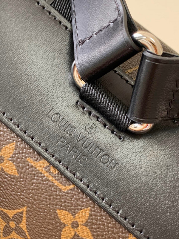 l0*is V*t0n christopher backpack