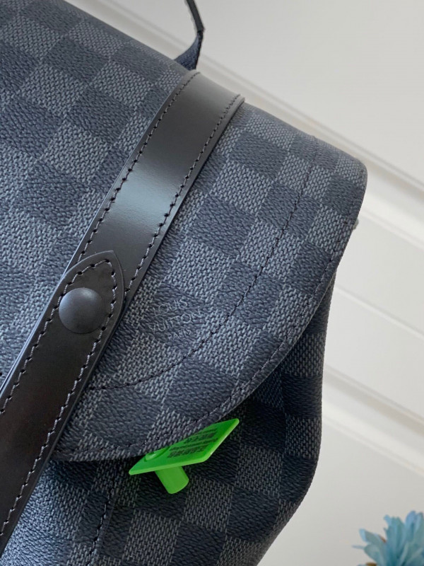 l0*is V*t0n christopher backpack
