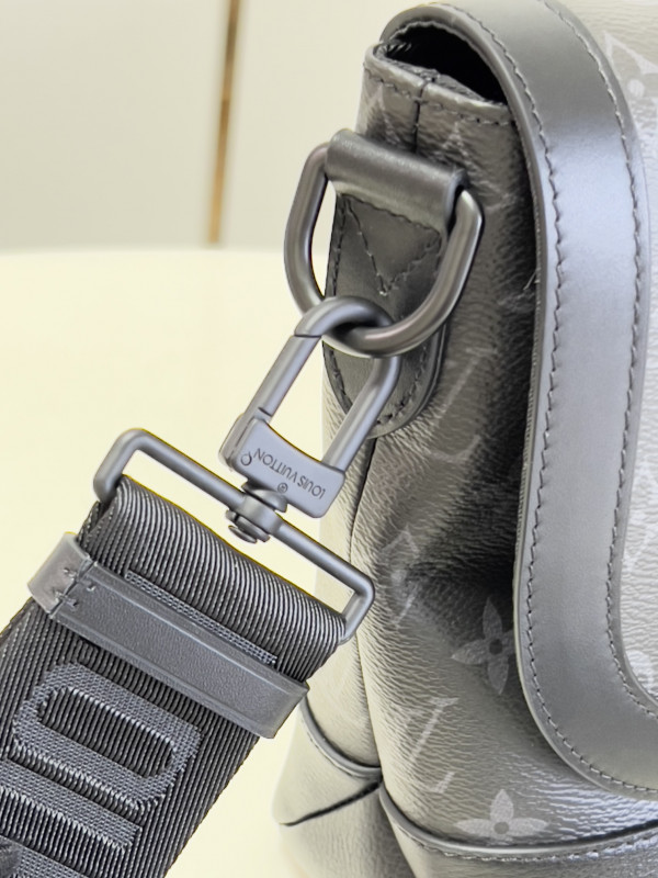 l0*is V*t0n saumur messenger