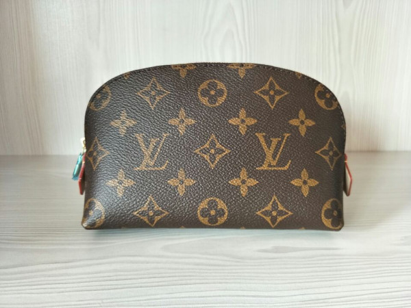 l0*is V*t0n cosmetic pouch pm-19*12*6cm