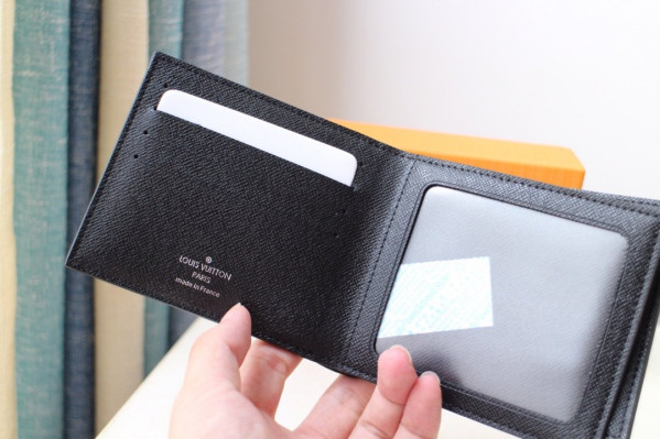 l0*is V*t0n amerigo wallet
