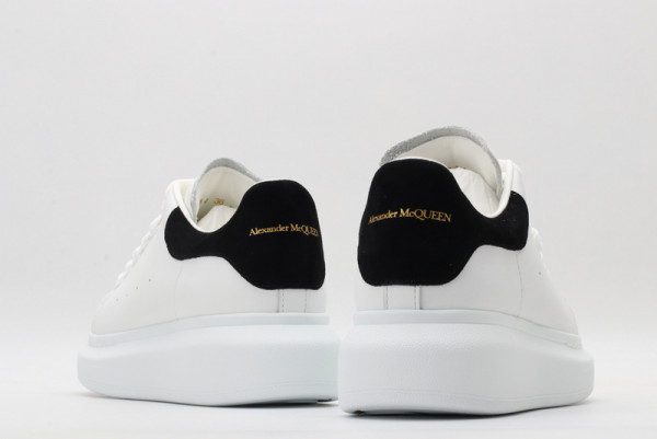 ale*d*r M*Q*en oversized sneaker