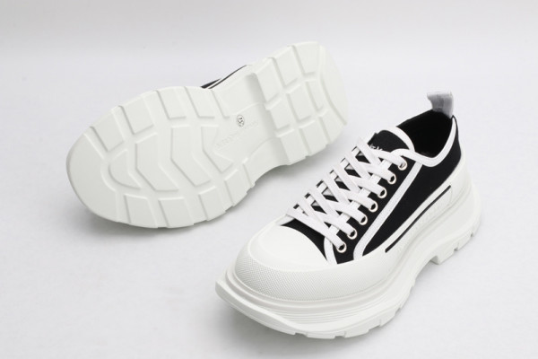 ale*d*r M*Q*en tread slick lace up