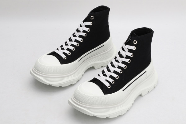 ale*d*r M*Q*en tread slick boot