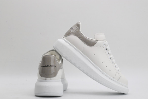 ale*d*r M*Q*en oversized sneaker