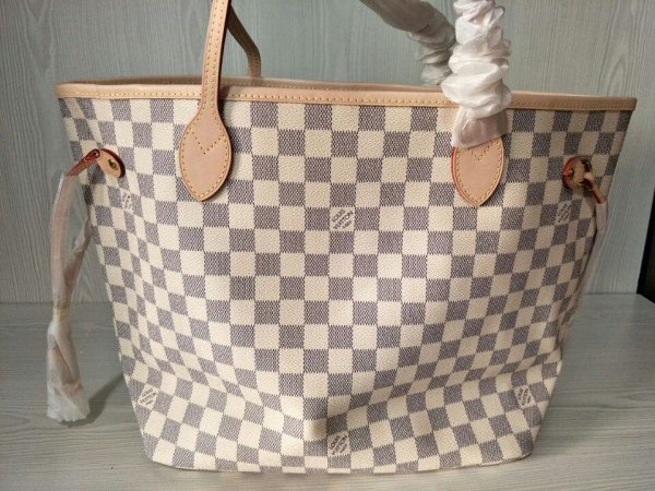l0*is V*t0n neverfull mm