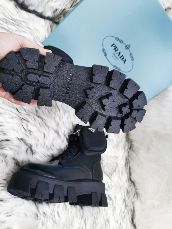 Pra*a pocket boots