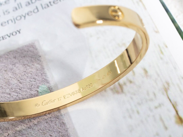 Ca*t*er  bracelet