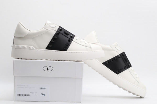 VALENTINO ROCKSTUD UNTITLED SNEAKER WITH TONAL STUDS