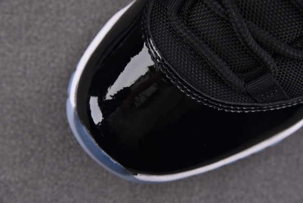 AIR JORDAN 11 LOW 