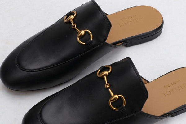 G*u*i princetown slipper