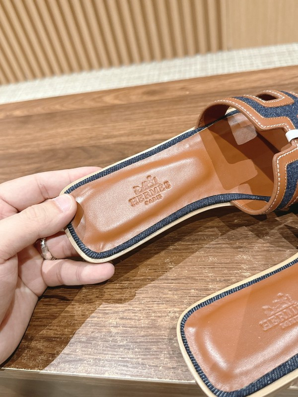H**mes sandals
