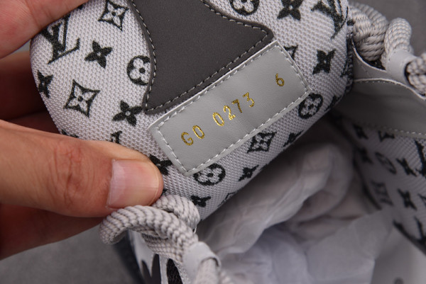 l0*is V*t0n sneakers