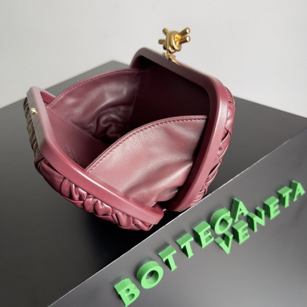 bo*te*ga Ve*ne*ta knot minaudiere