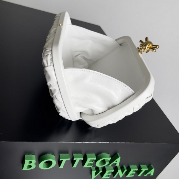 bo*te*ga Ve*ne*ta knot minaudiere