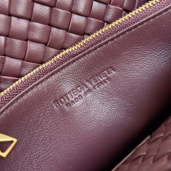 bo*te*ga Ve*ne*ta  small cobble shoulder bag