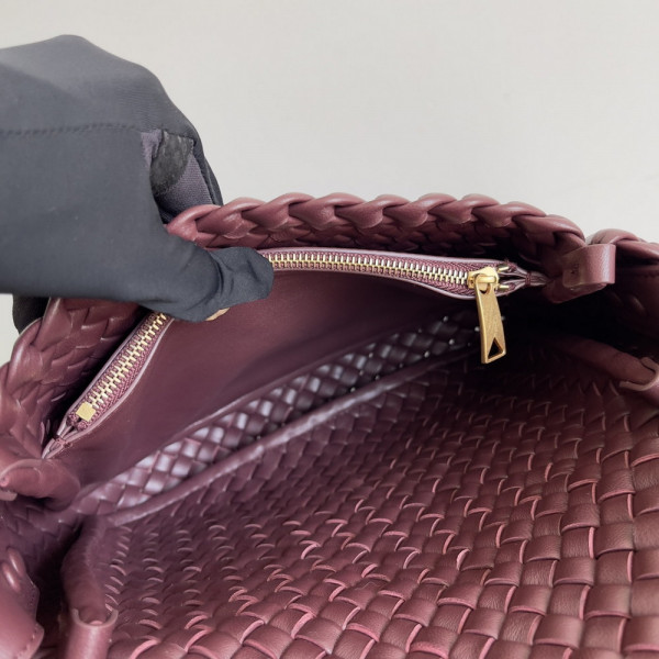 bo*te*ga Ve*ne*ta  small cobble shoulder bag