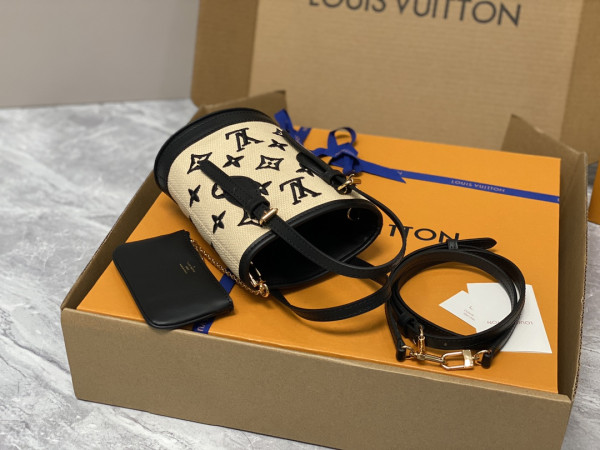 l0*is V*t0n nano bucket