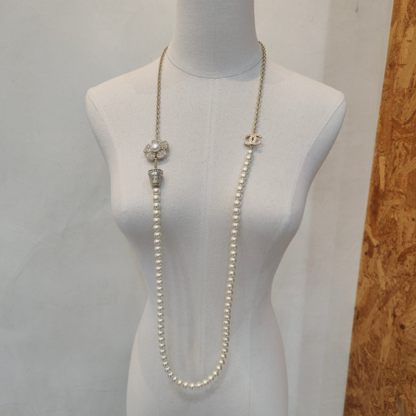 CL LONG NECKLACE